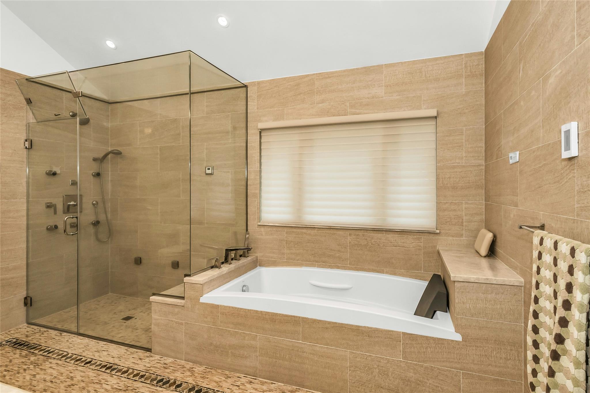 #13 photo, 31 Stonywell Court, Dix Hills , NY 11746