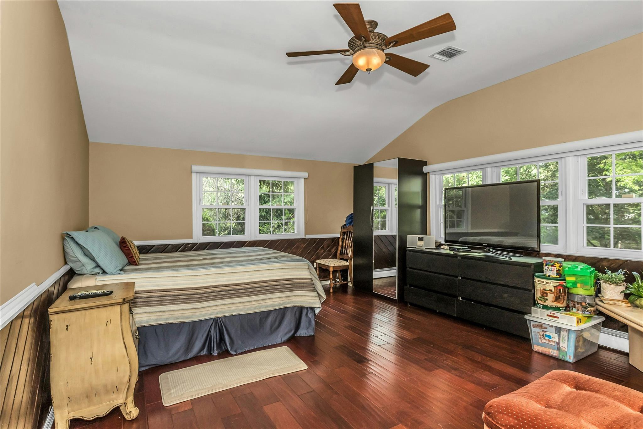 #14 photo, 31 Stonywell Court, Dix Hills , NY 11746