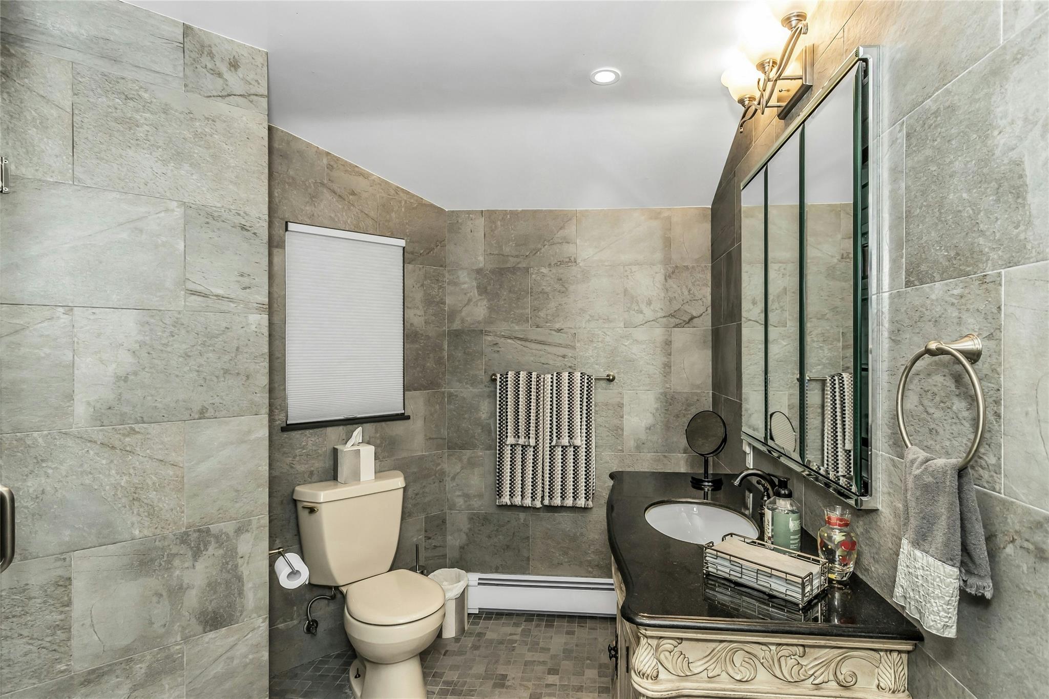 #15 photo, 31 Stonywell Court, Dix Hills , NY 11746