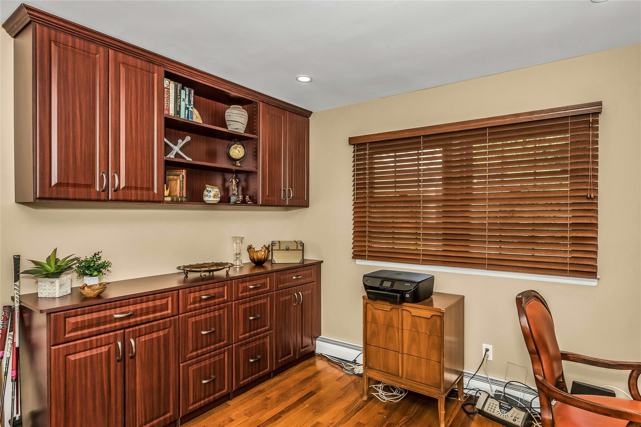 #16 photo, 31 Stonywell Court, Dix Hills , NY 11746