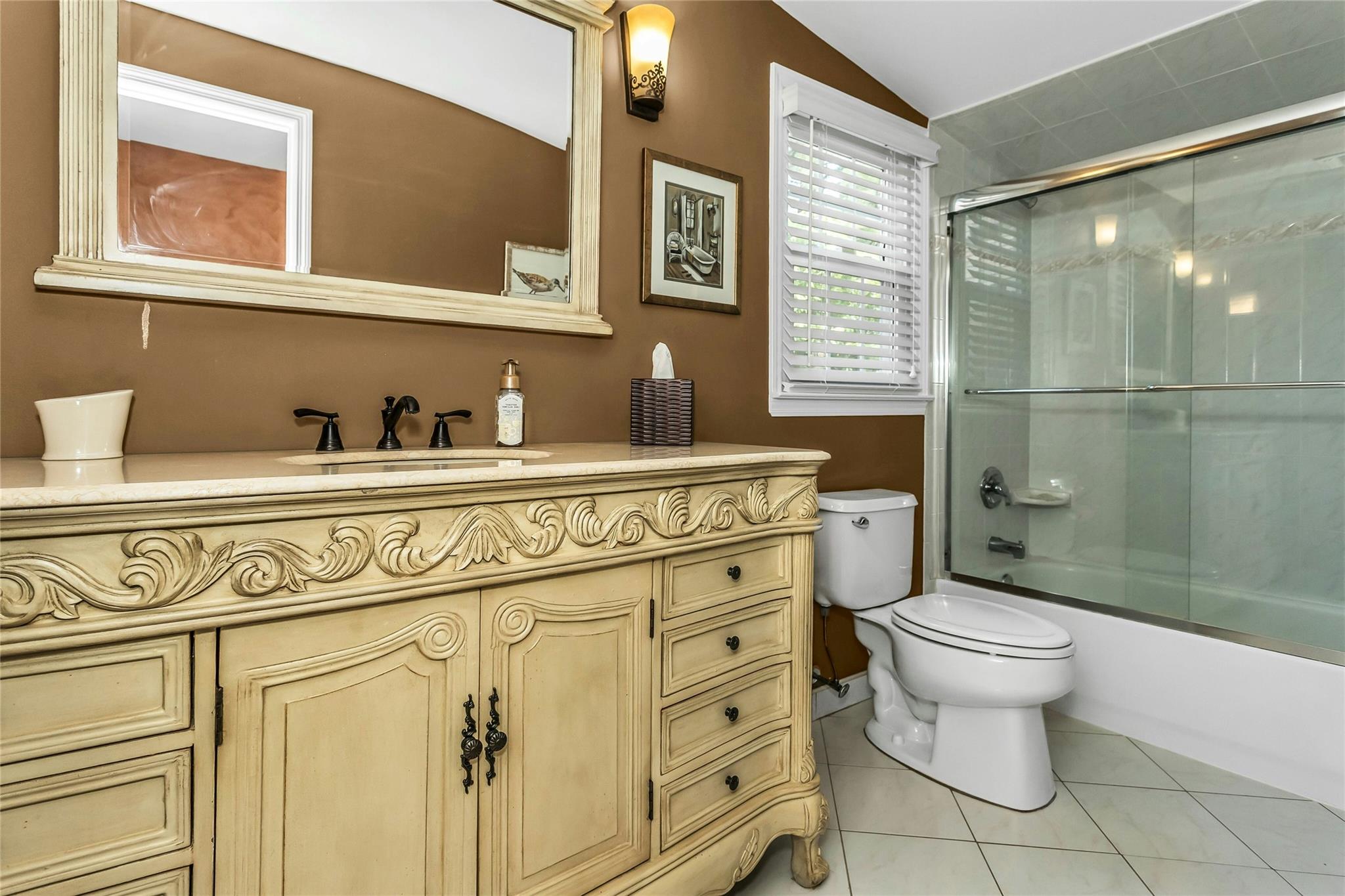 #20 photo, 31 Stonywell Court, Dix Hills , NY 11746