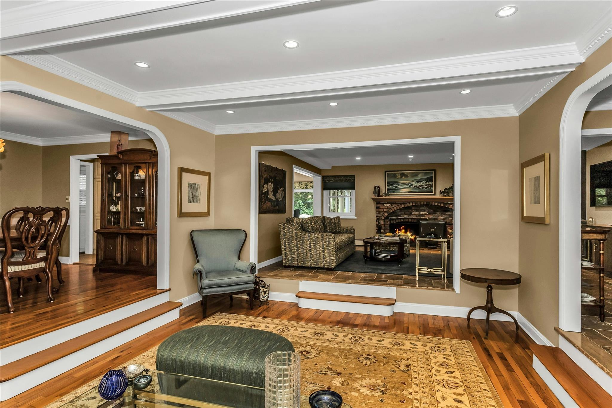 #8 photo, 31 Stonywell Court, Dix Hills , NY 11746