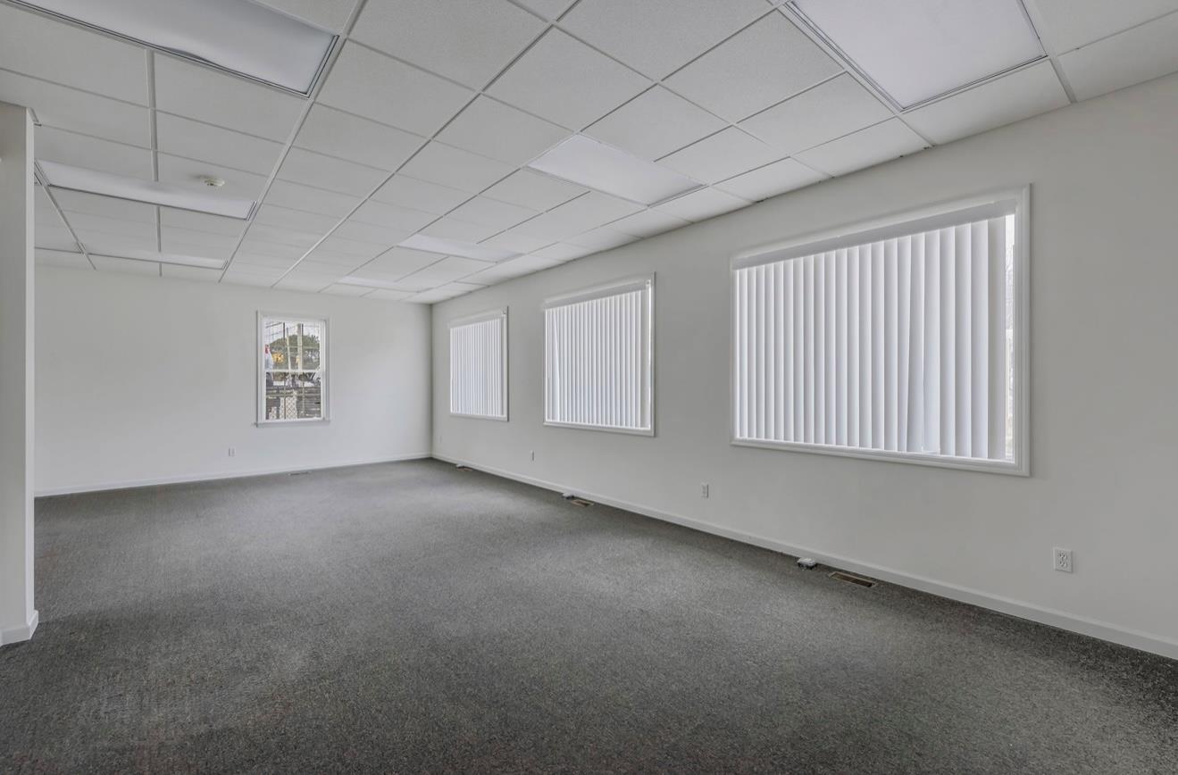 #11 photo, 1360 Montauk, サフォーク郡 Mastic , NY 11950