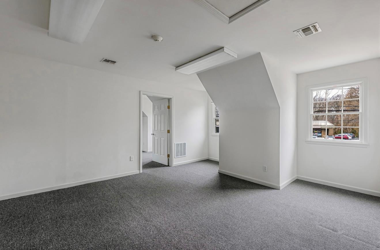 #17 photo, 1360 Montauk, サフォーク郡 Mastic , NY 11950