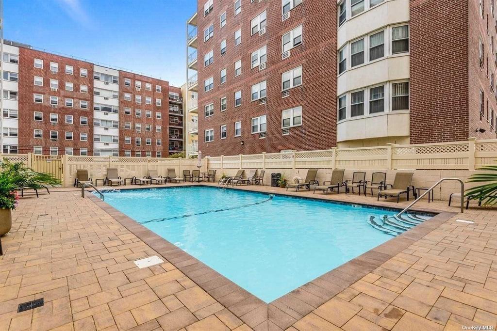 #1 photo, 740 E Broadway, ناسو Long Beach , NY 11561