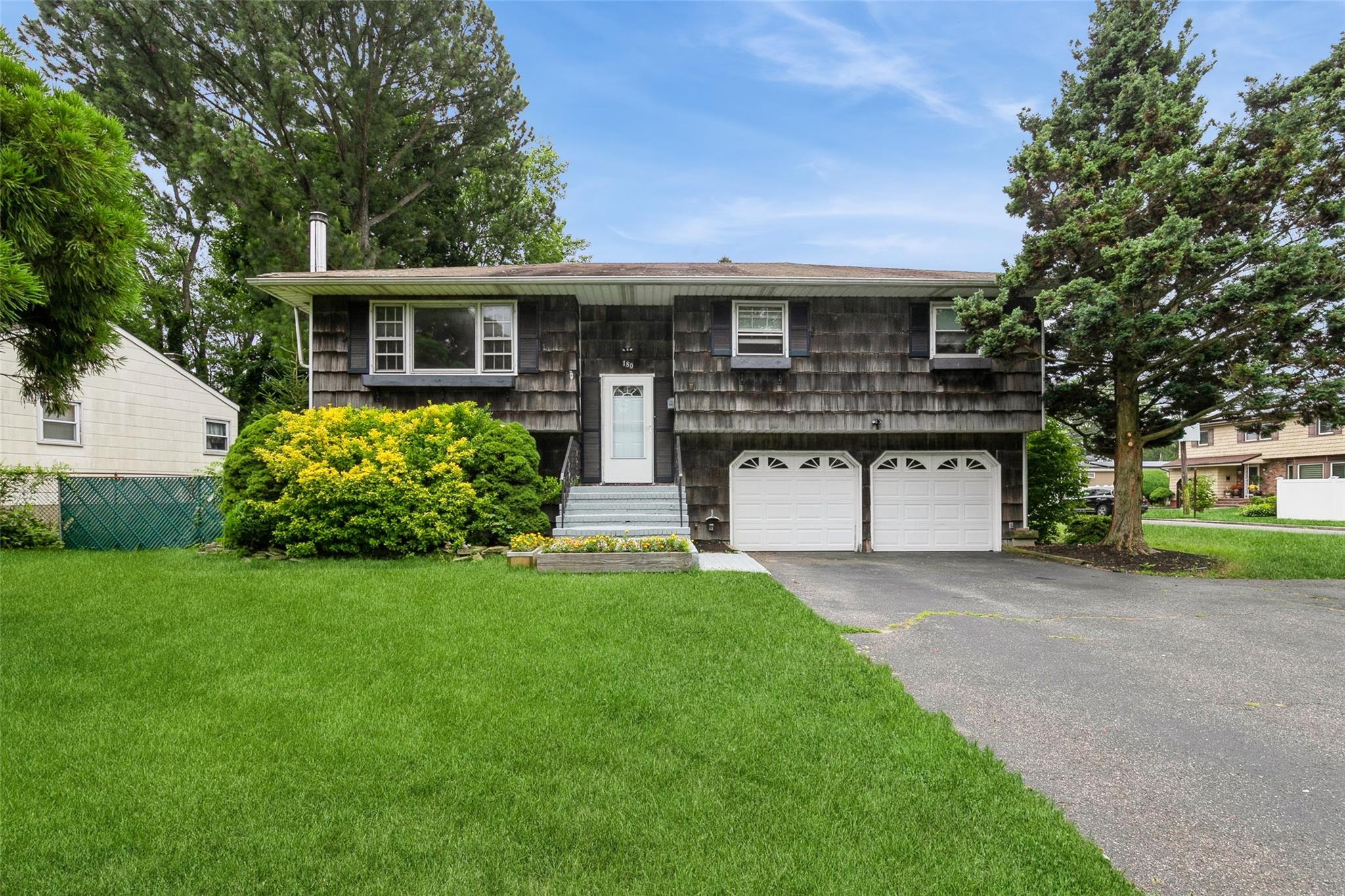 #1 photo, 180 Hunter Avenue, North Babylon , NY 11703