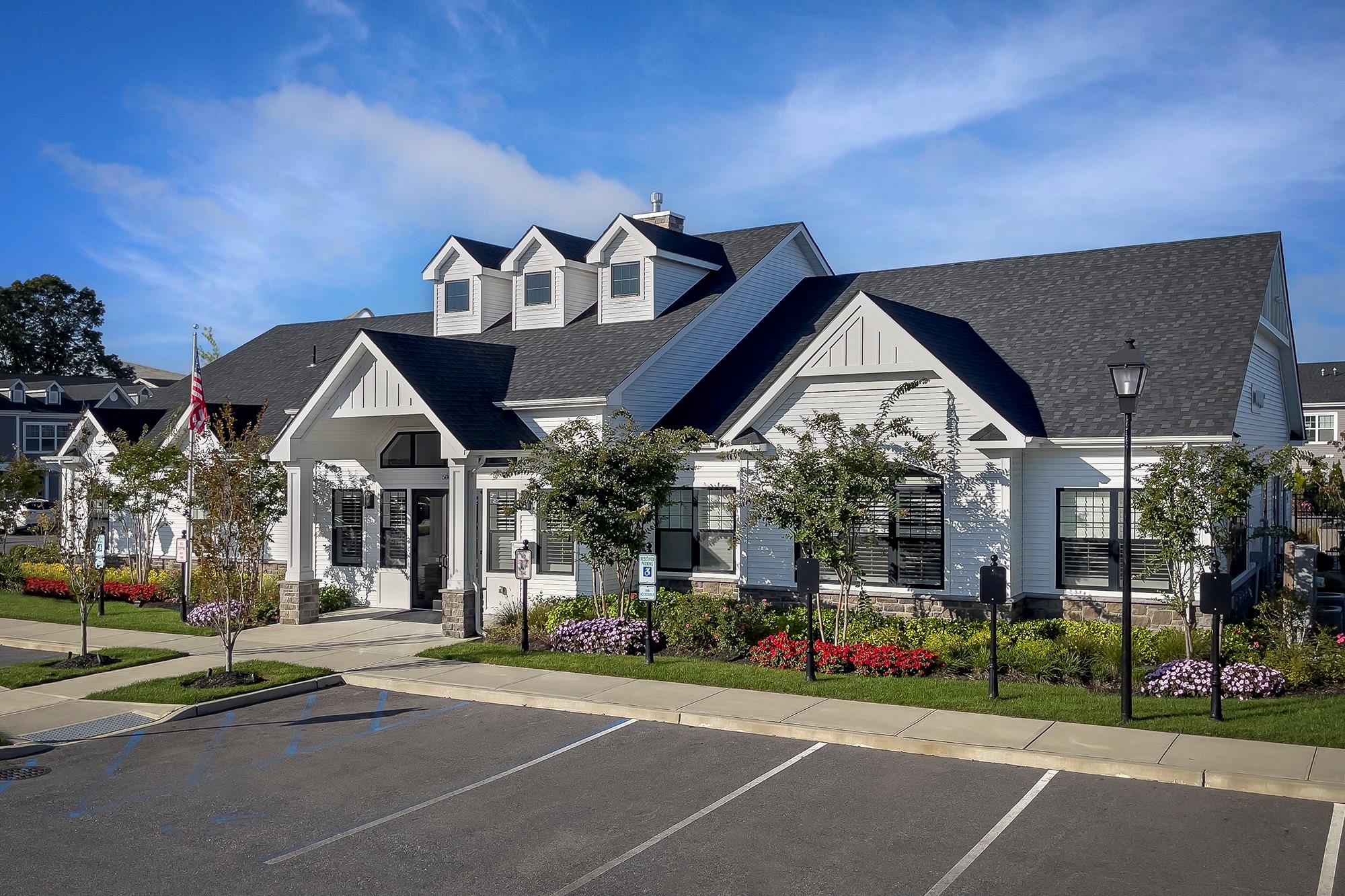 #1 photo, 135 Sutton Court, 東長島 鹿园 Deer Park , NY 11729