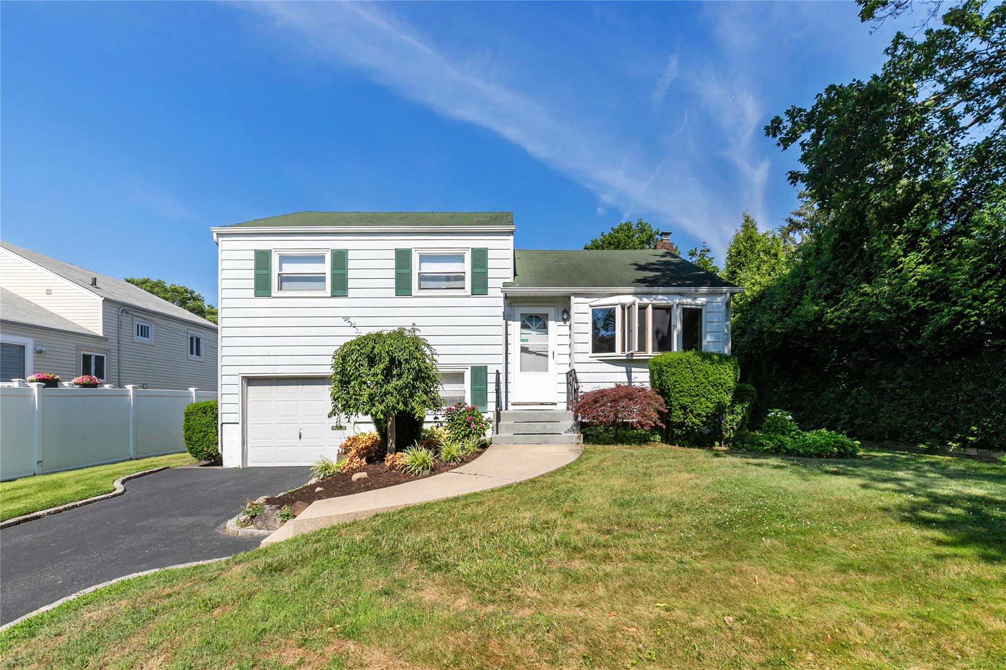 #1 photo, 2 Nautilus Avenue, 長島 Plainview , NY 11803
