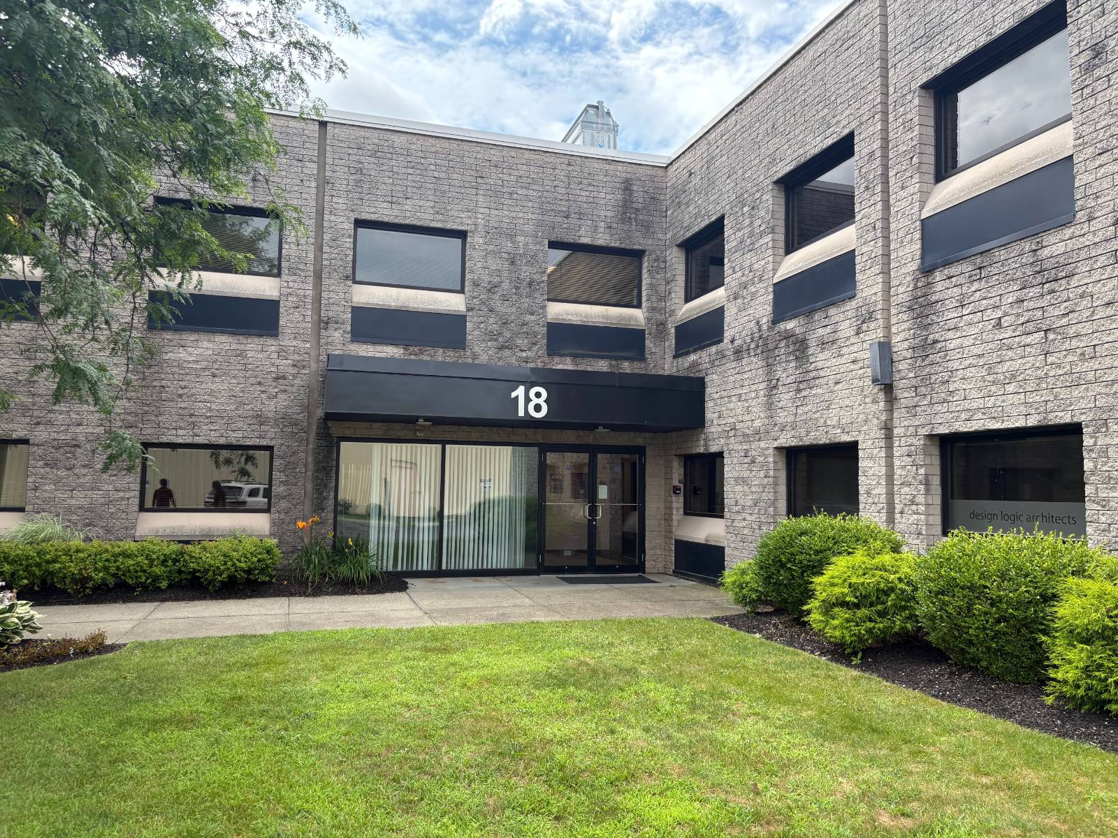 #1 photo, 18 Computer Drive East, 紐約州 Albany , NY 12205