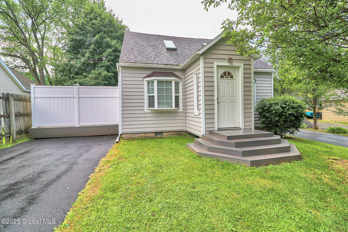 #1 photo, 22 Schaffer Drive, Colonie , NY 12047