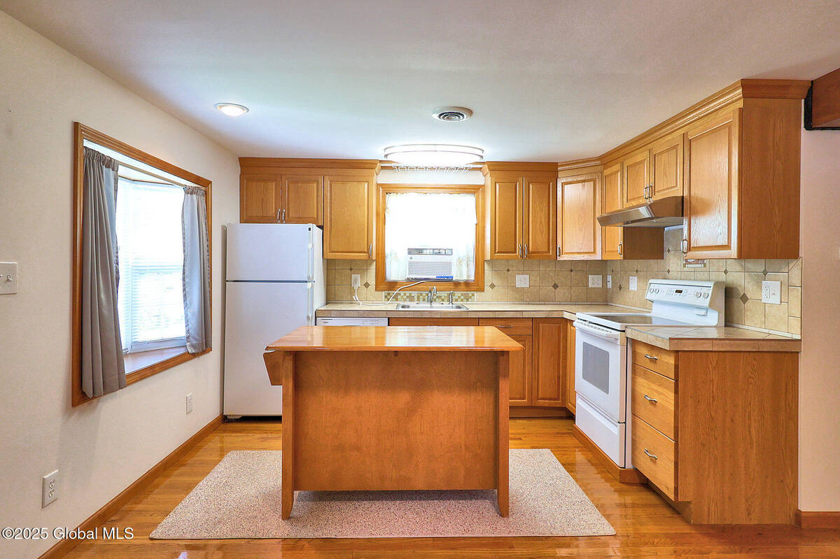 #11 photo, 22 Schaffer Drive, Colonie , NY 12047