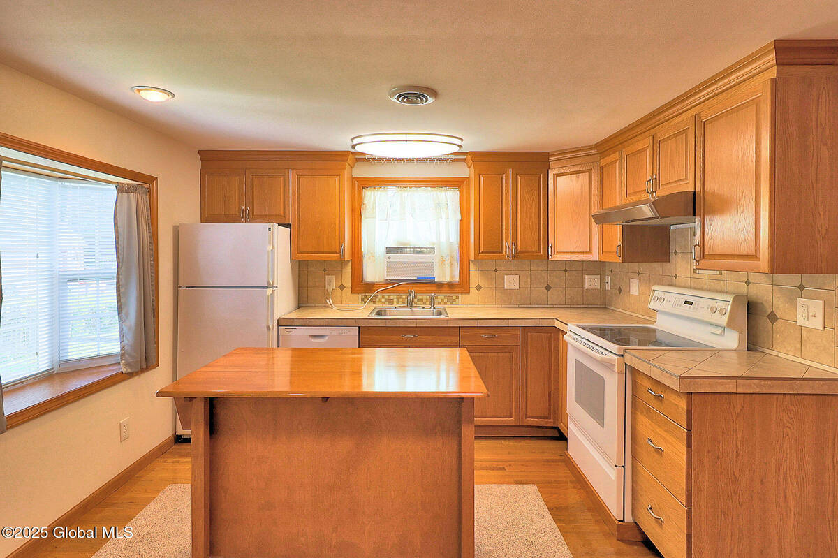 #12 photo, 22 Schaffer Drive, Colonie , NY 12047