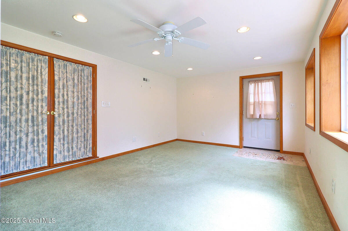 #17 photo, 22 Schaffer Drive, Colonie , NY 12047