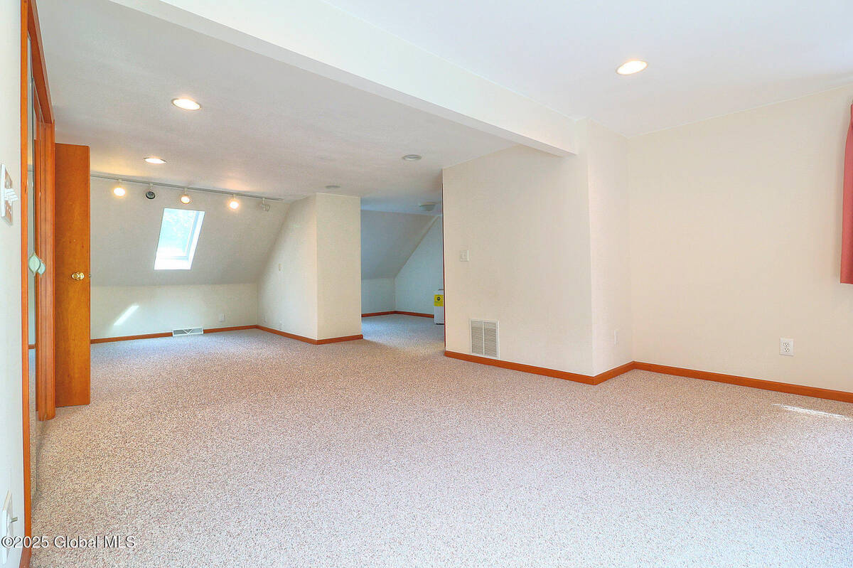 #33 photo, 22 Schaffer Drive, Colonie , NY 12047