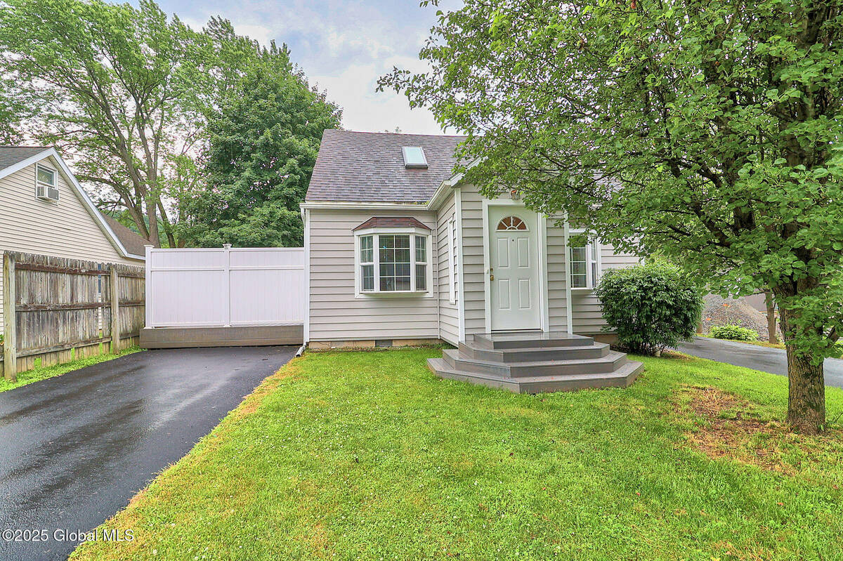 #4 photo, 22 Schaffer Drive, Colonie , NY 12047