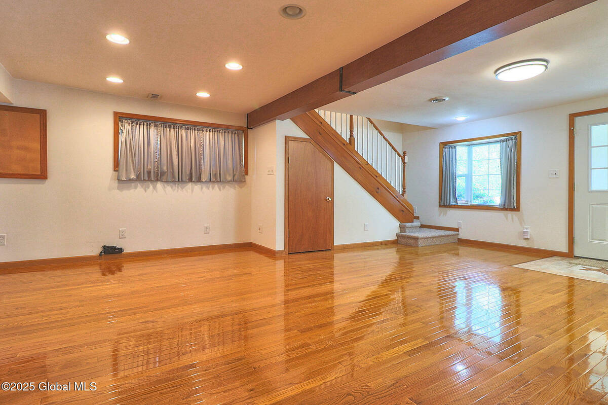 #6 photo, 22 Schaffer Drive, Colonie , NY 12047