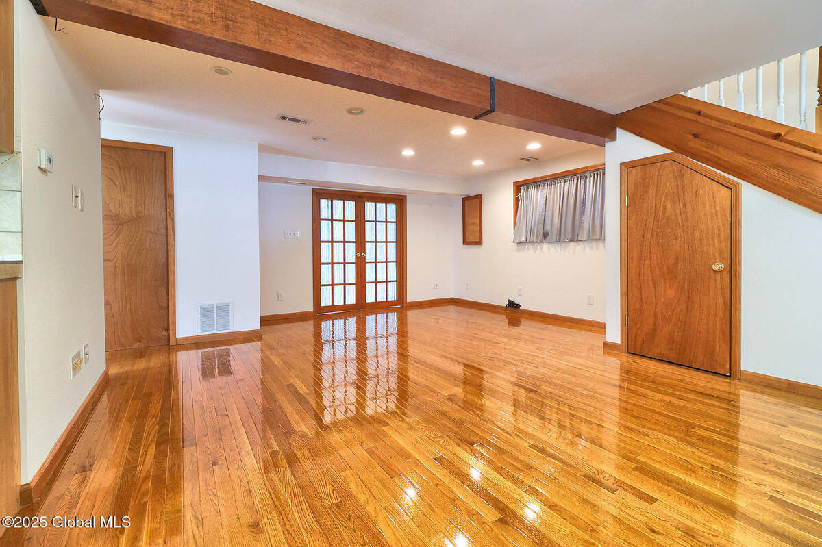 #7 photo, 22 Schaffer Drive, Colonie , NY 12047