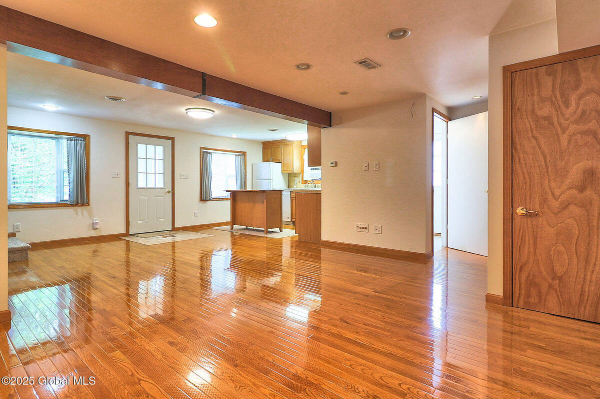 #8 photo, 22 Schaffer Drive, Colonie , NY 12047