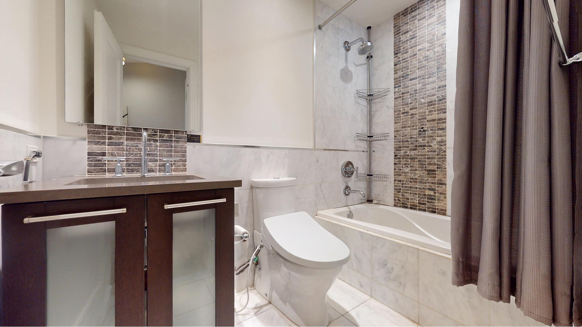 #17 photo, 64-05 YELLOWSTONE Boulevard, クイーンズ区 Forest Hills , NY 11375