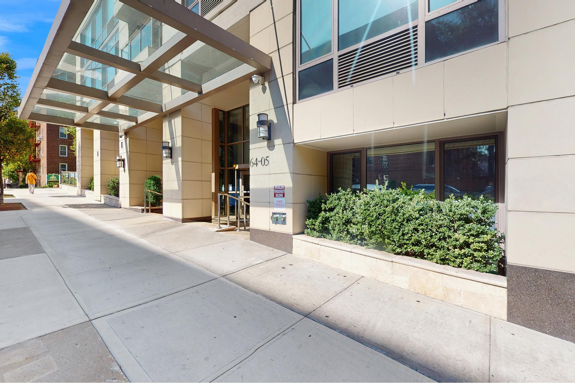 #19 photo, 64-05 YELLOWSTONE Boulevard, クイーンズ区 Forest Hills , NY 11375