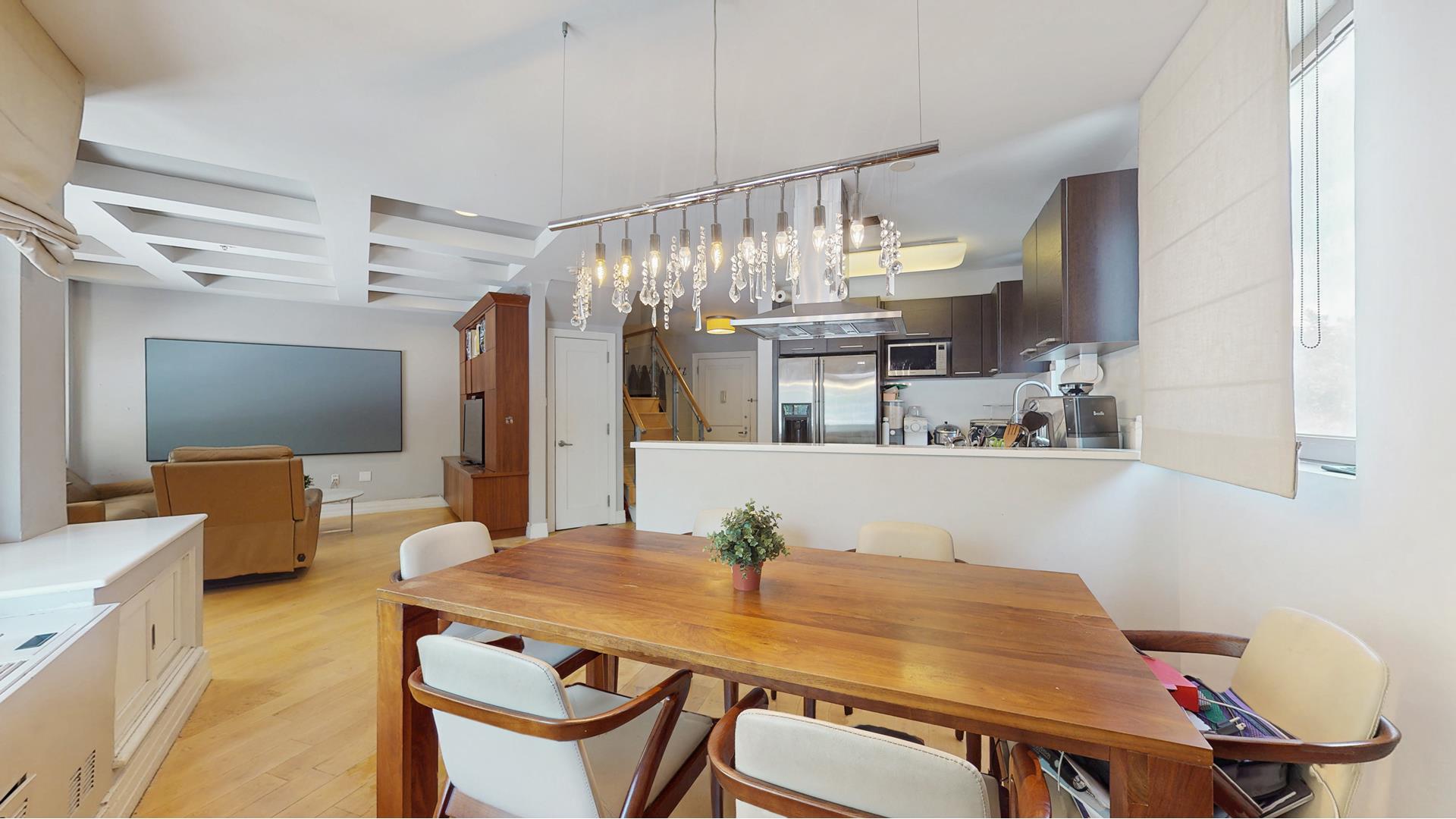 #3 photo, 64-05 YELLOWSTONE Boulevard, クイーンズ区 Forest Hills , NY 11375