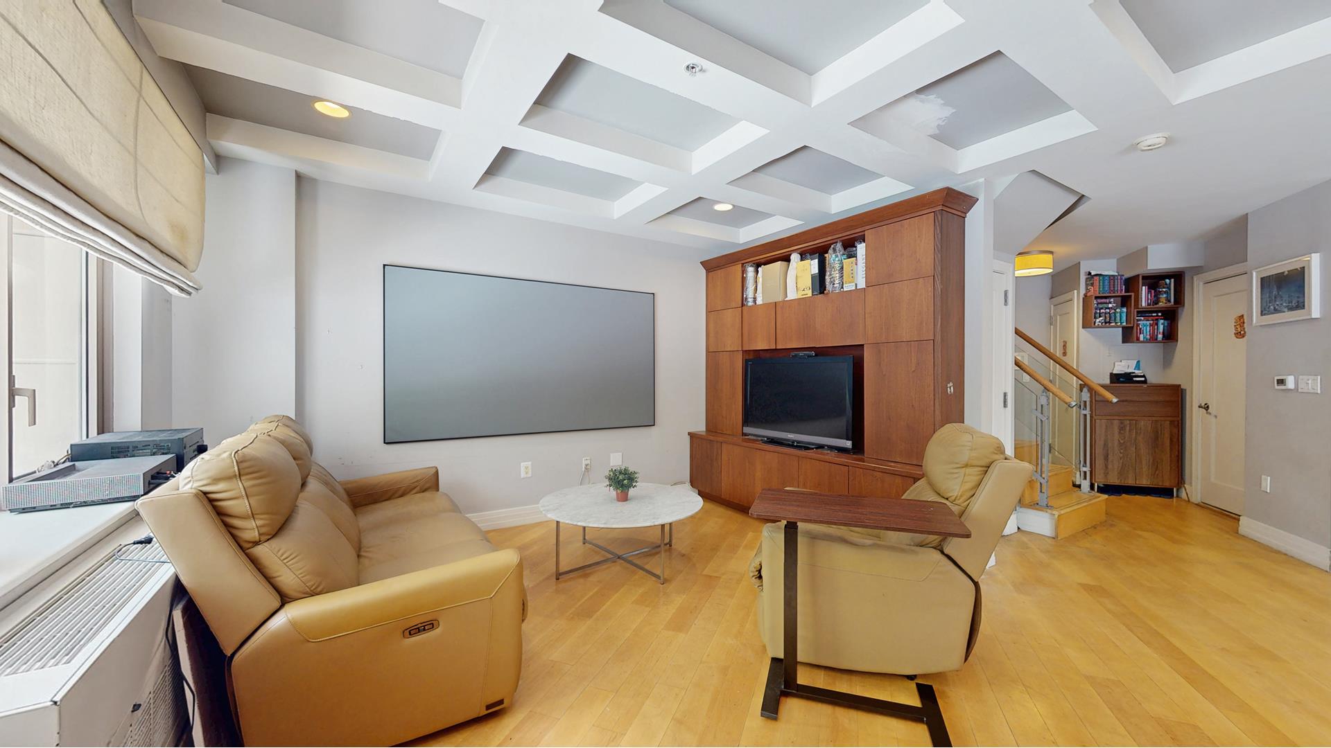 #5 photo, 64-05 YELLOWSTONE Boulevard, クイーンズ区 Forest Hills , NY 11375