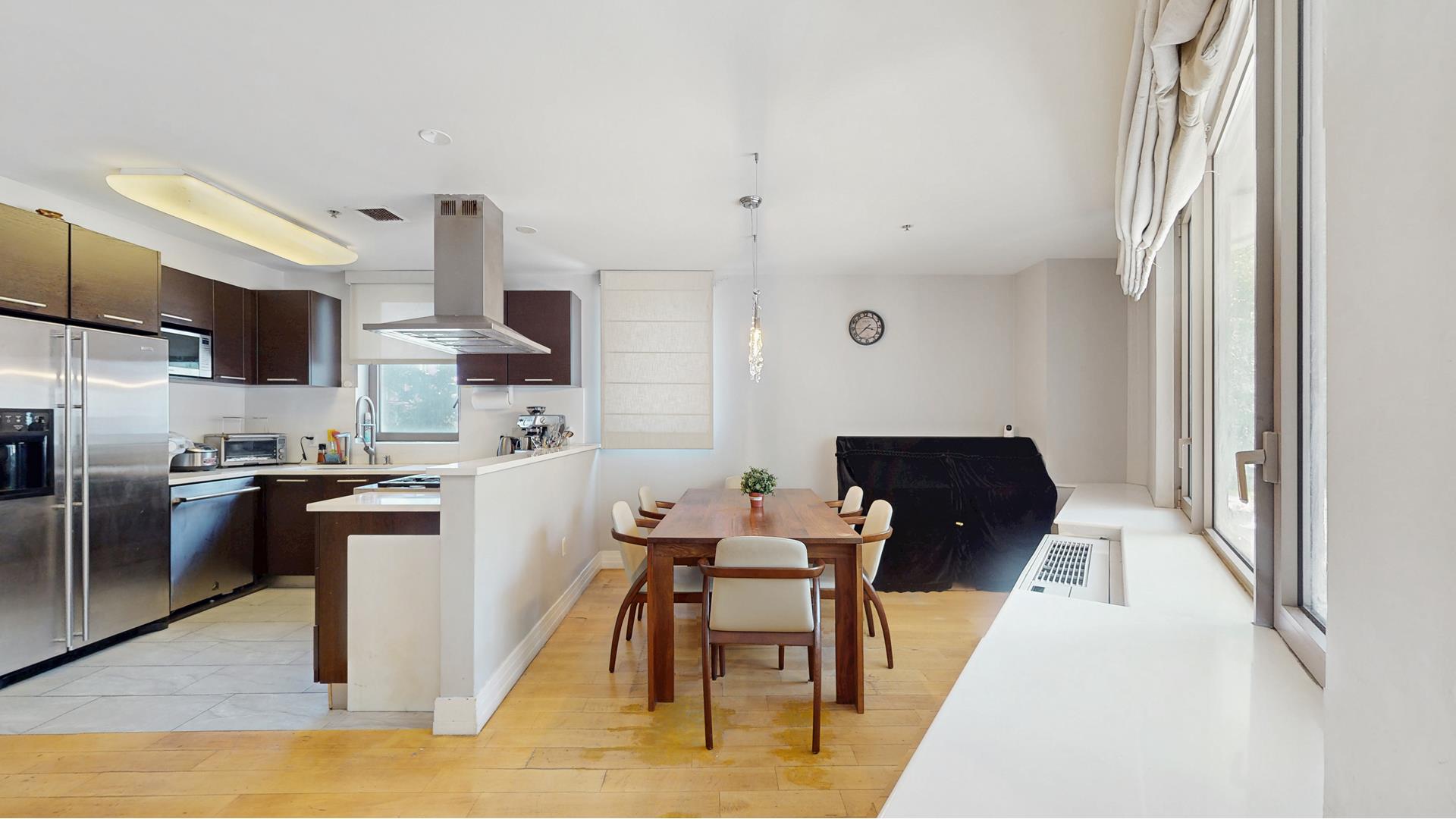 #8 photo, 64-05 YELLOWSTONE Boulevard, クイーンズ区 Forest Hills , NY 11375