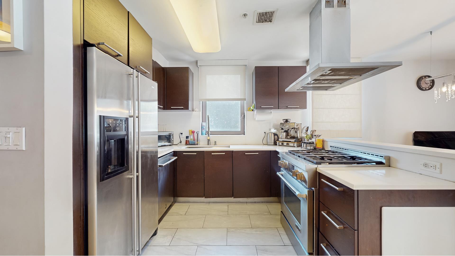 #9 photo, 64-05 YELLOWSTONE Boulevard, クイーンズ区 Forest Hills , NY 11375