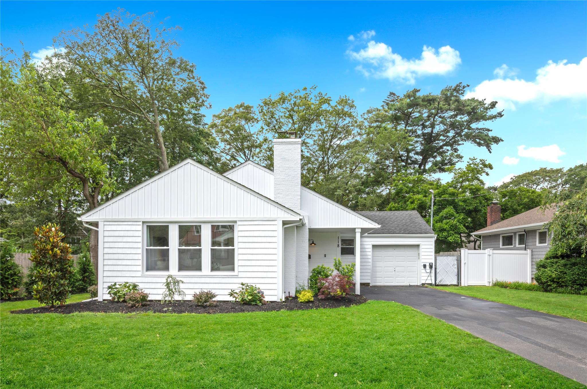 #1 photo, 118 Ketcham Avenue, 東長島 Patchogue , NY 11772