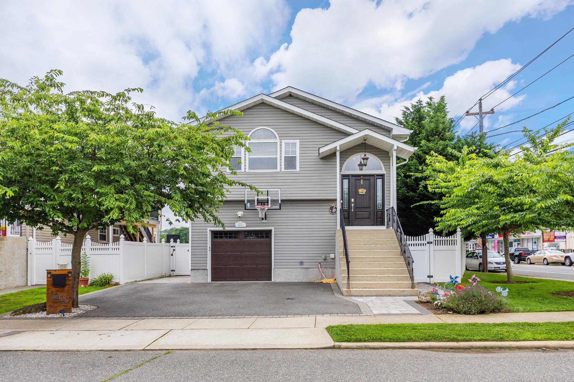#1 photo, 1200 Roger Road, 長島 North Bellmore , NY 11710