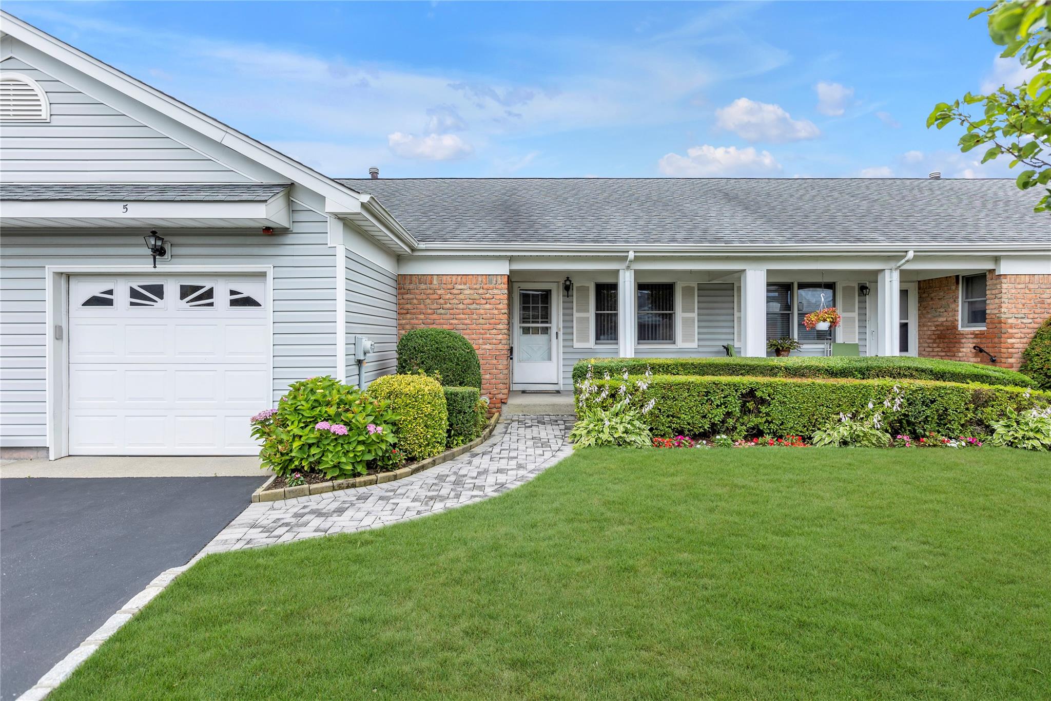 #1 photo, 5 Primrose Lane, North Babylon , NY 11703