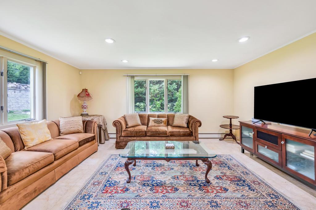 #13 photo, 75 Greenleaf Hill, Great Neck , NY 11023