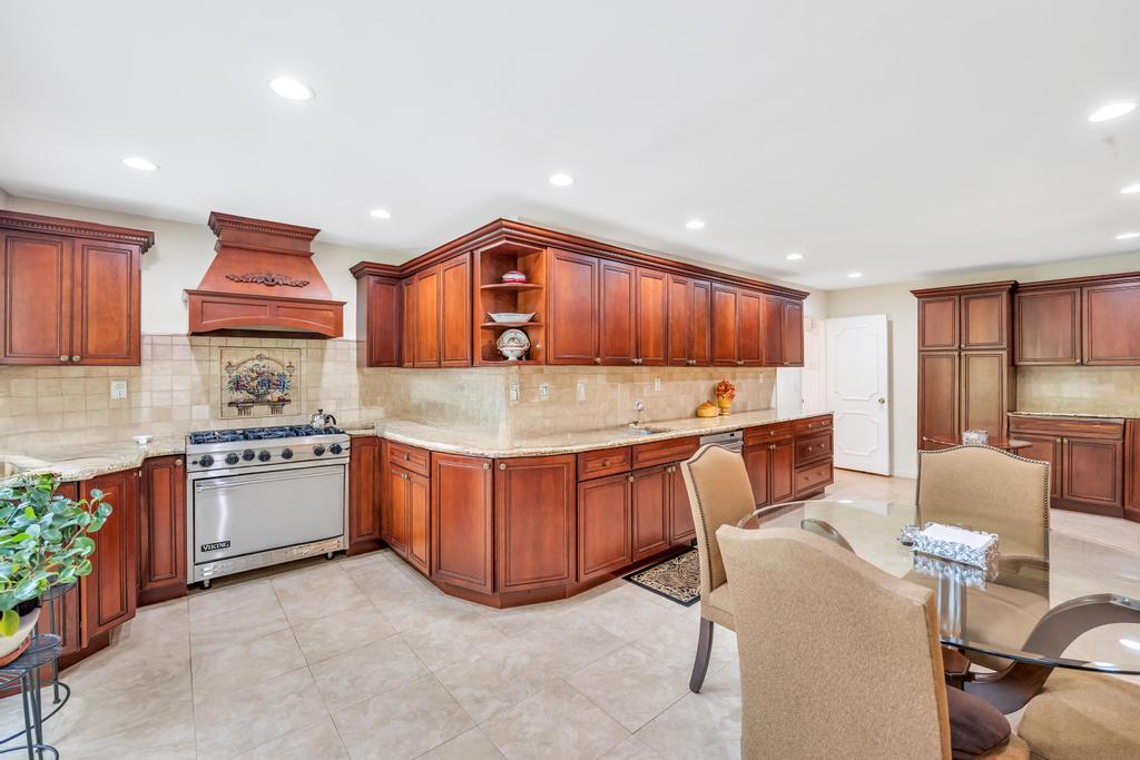 #19 photo, 75 Greenleaf Hill, Great Neck , NY 11023