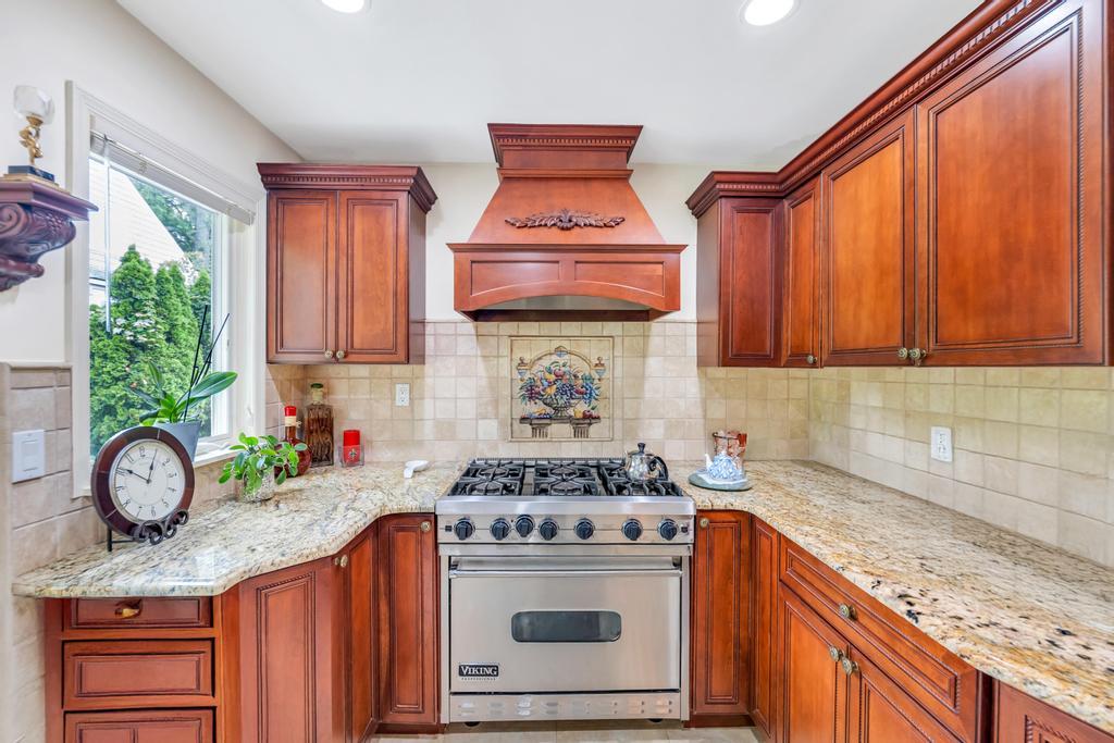 #20 photo, 75 Greenleaf Hill, Great Neck , NY 11023