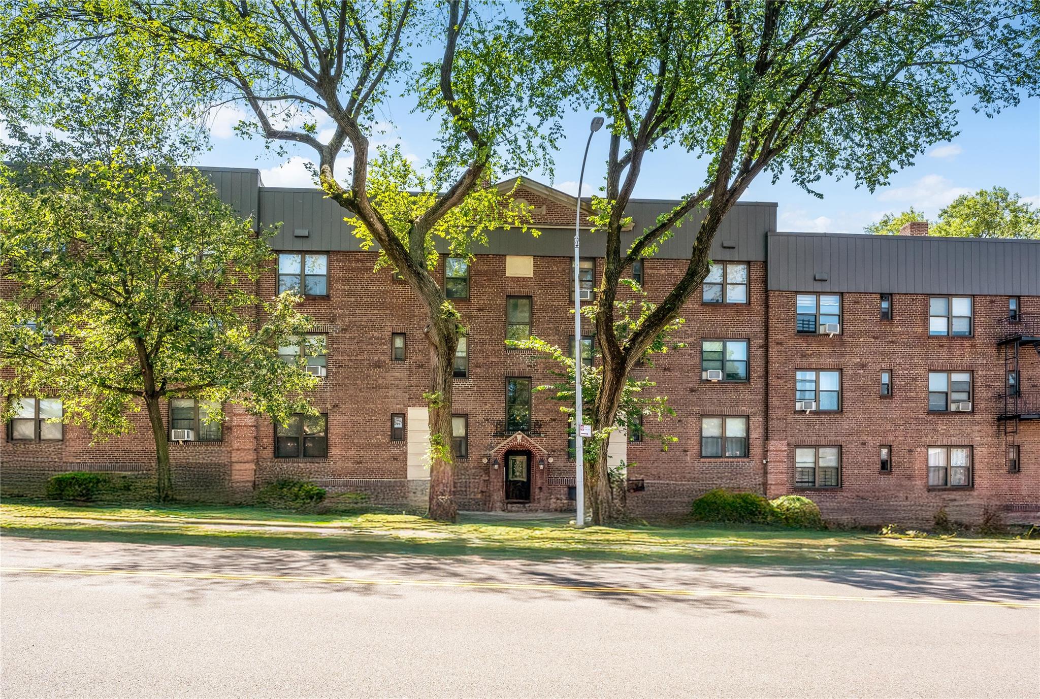 #8 photo, 76-12 Ditmars Boulevard, クイーンズ区 Flushing , NY 11370