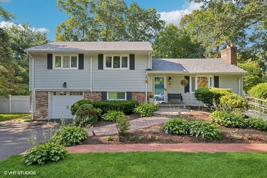 #1 photo, 10 Colorado Place, Huntington Station , NY 11746