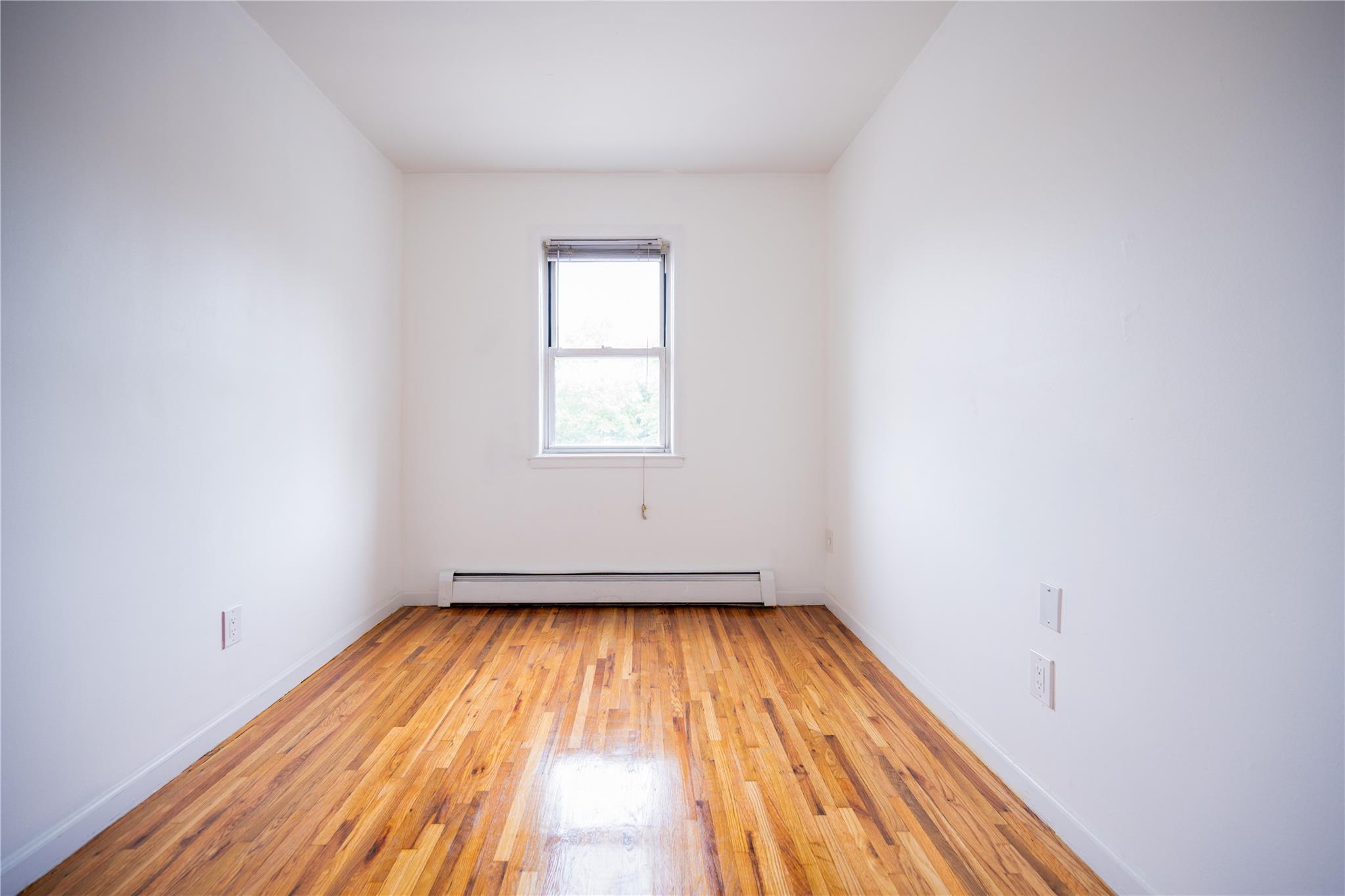 #10 photo, 59-38 Xenia Street, クイーンズ区 Corona , NY 11368