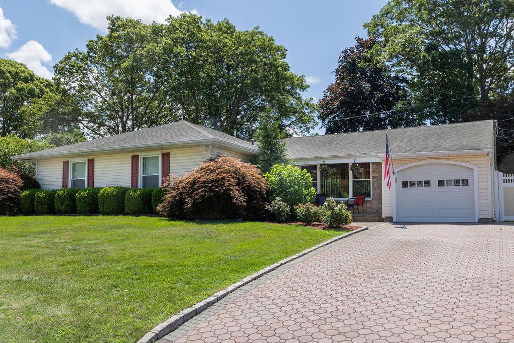 #1 photo, 24 Taylor Street, سوفولك Port Jefferson Station , NY 11776