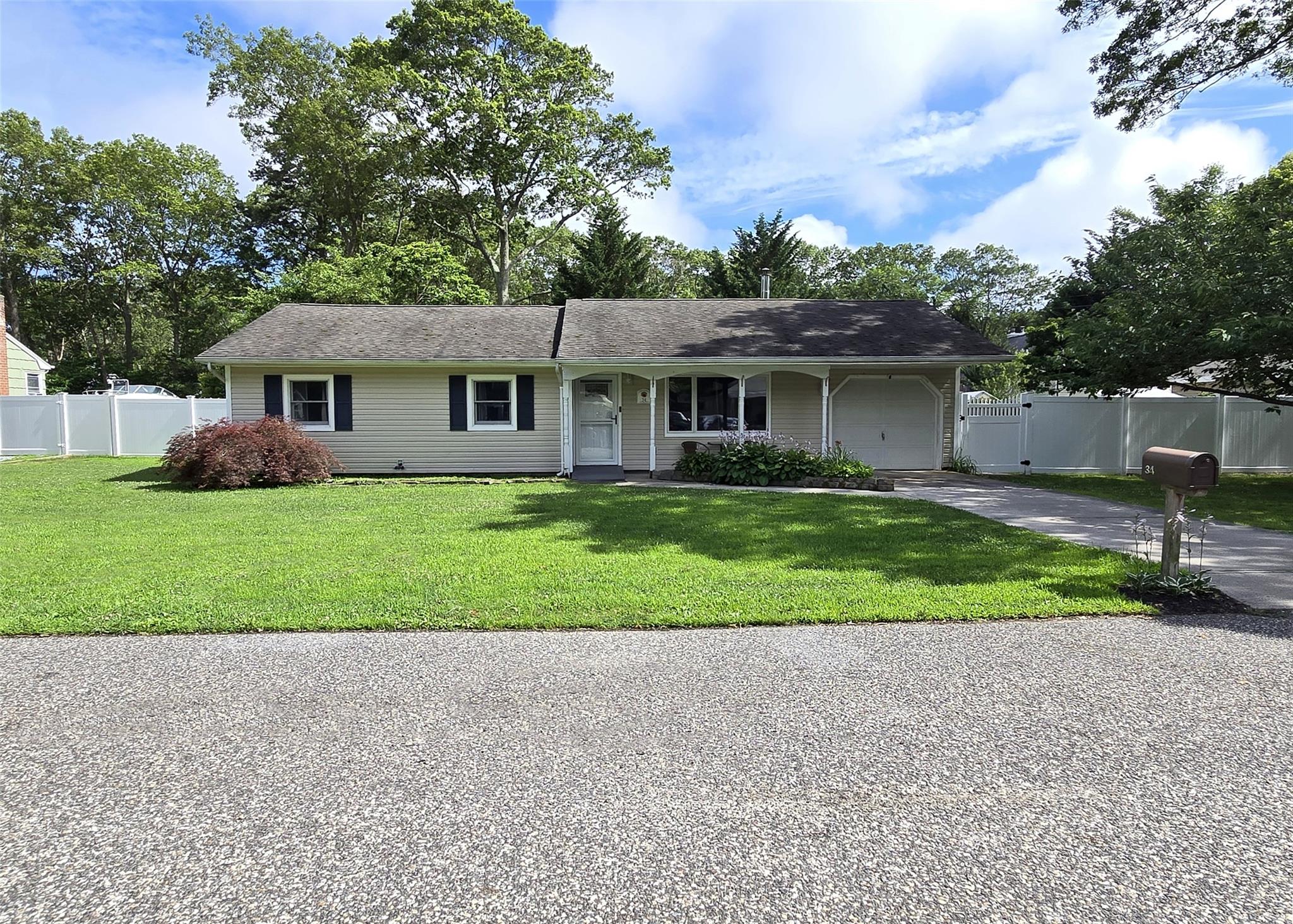 #1 photo, 34 Belmont Drive, 東長島 Shirley , NY 11967