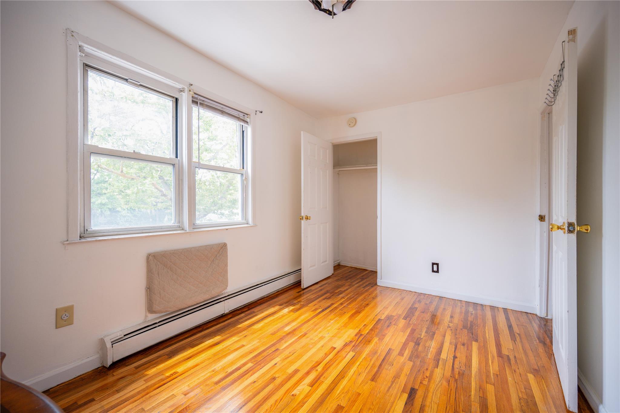 #11 photo, 59-38 Xenia Street, クイーンズ区 Corona , NY 11368