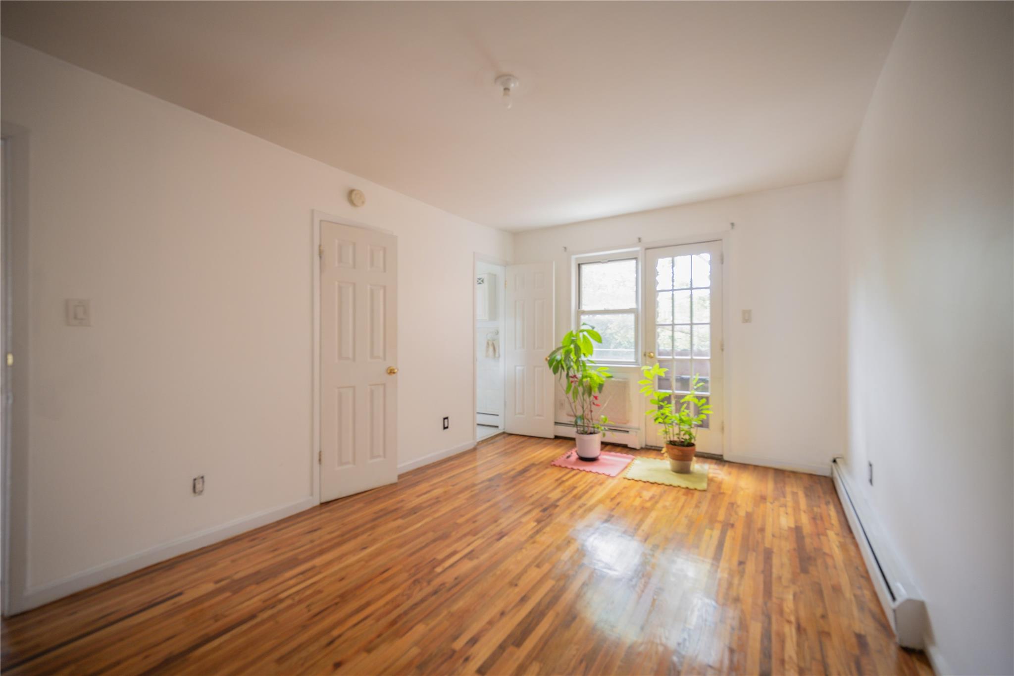 #12 photo, 59-38 Xenia Street, クイーンズ区 Corona , NY 11368