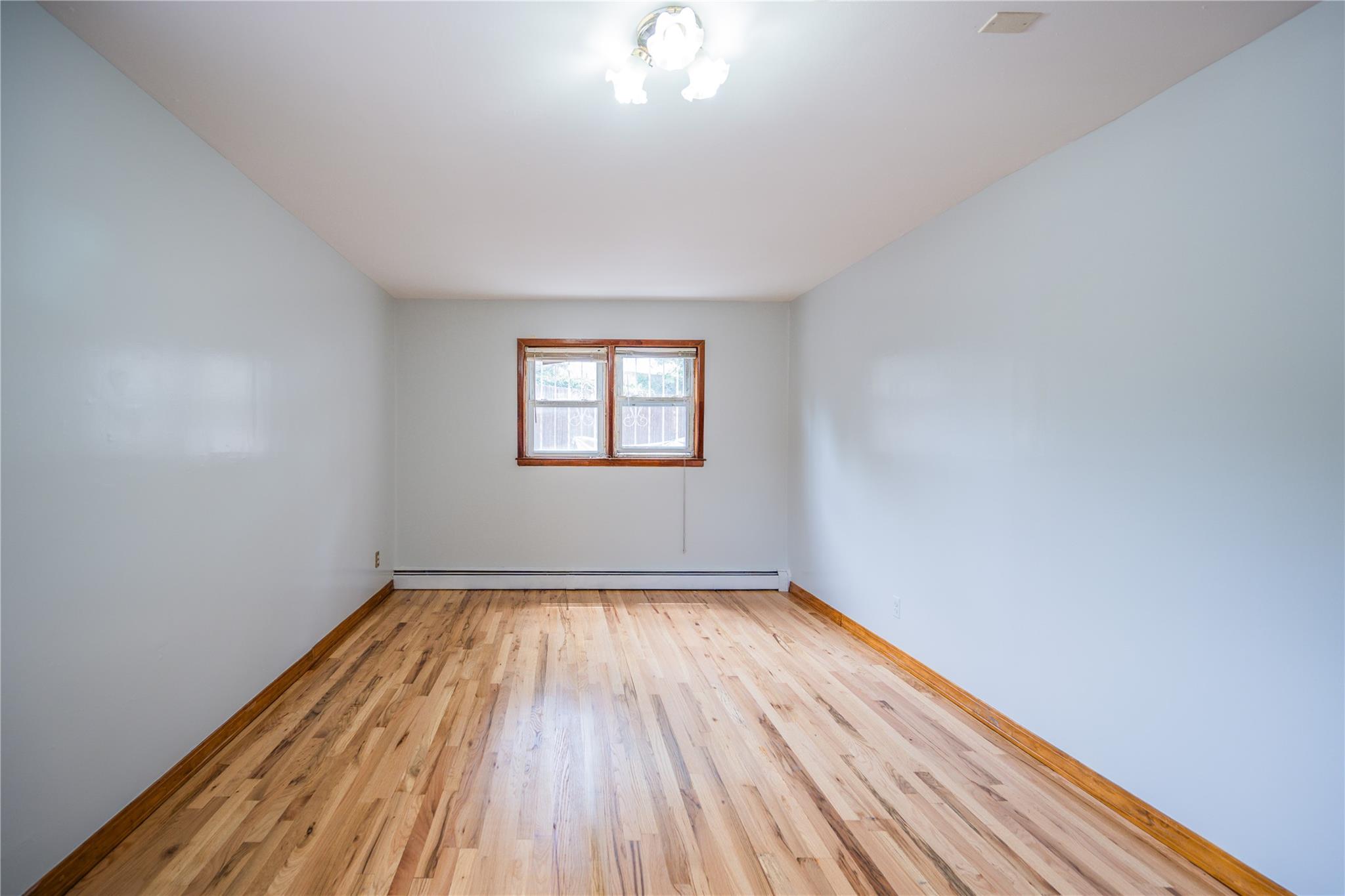 #14 photo, 59-38 Xenia Street, クイーンズ区 Corona , NY 11368