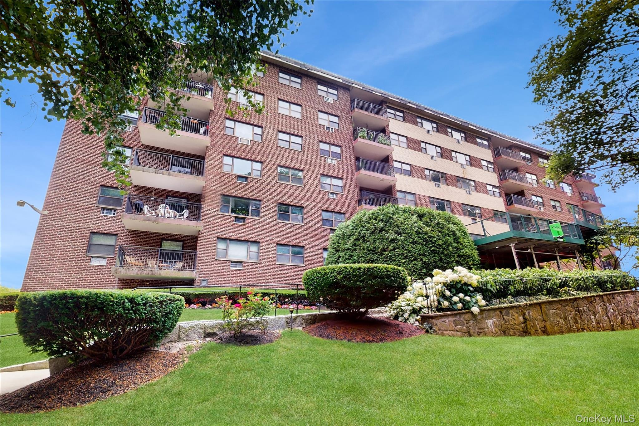 #1 photo, 100 Diplomat Drive, 紐約州 Mount Kisco , NY 10549