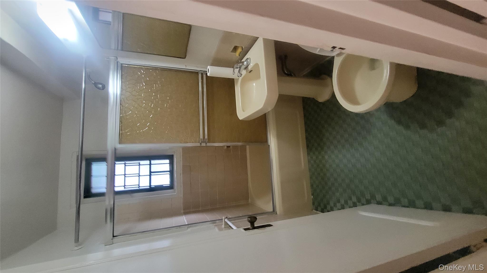 #5 photo, 1596 Unionport Road, برونكس Bronx , NY 10462