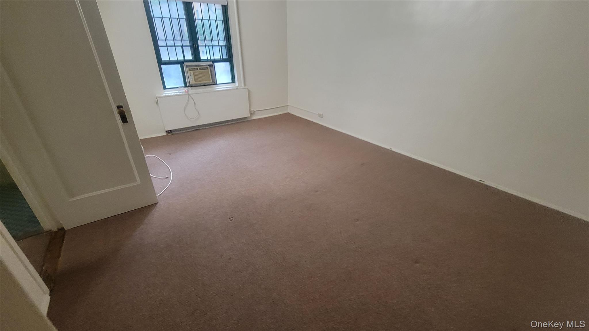 #6 photo, 1596 Unionport Road, برونكس Bronx , NY 10462