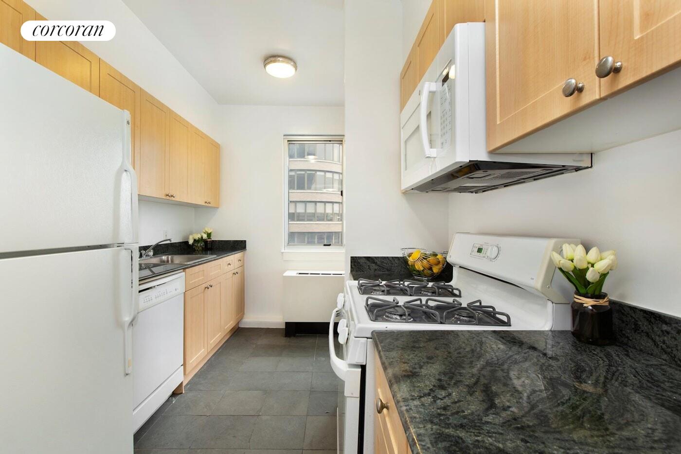 #3 photo, 308 E 38TH Street, マンハッタン Murray Hill , NY 10016