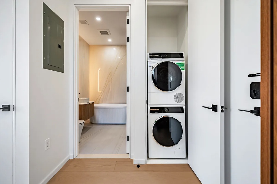 #12 photo, 31-16 21st Street, Astoria , NY 11106