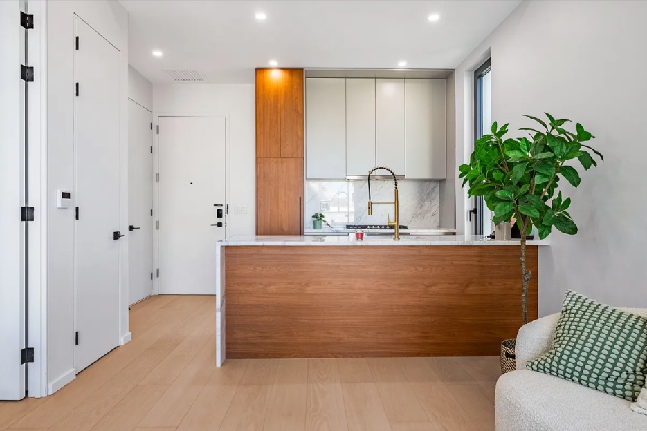 #7 photo, 31-16 21st Street, Astoria , NY 11106