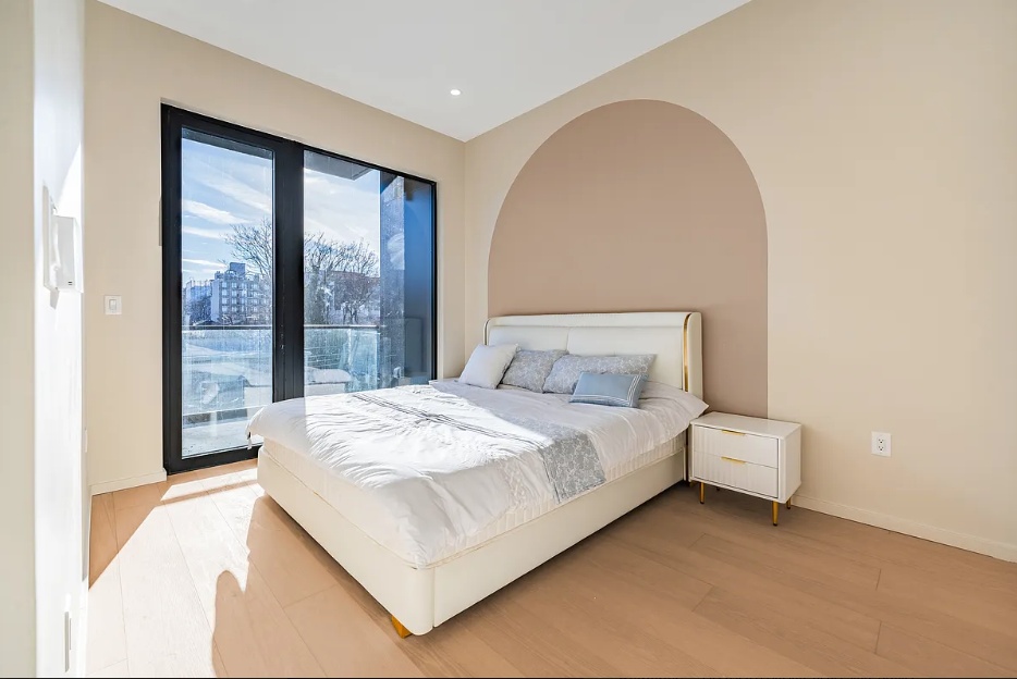 #9 photo, 31-16 21st Street, Astoria , NY 11106