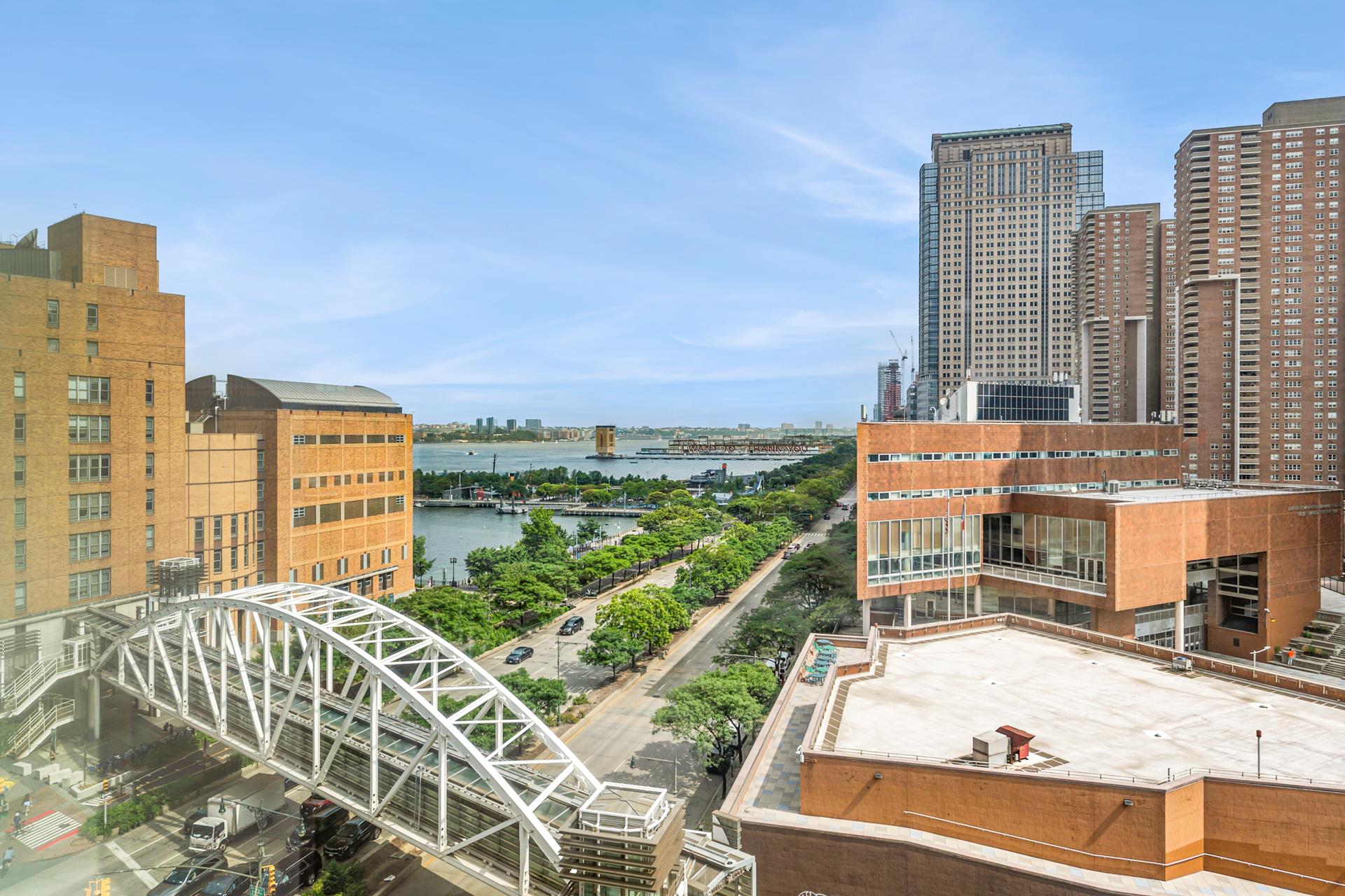 #4 photo, 200 CHAMBERS Street, マンハッタン Tribeca , NY 10007